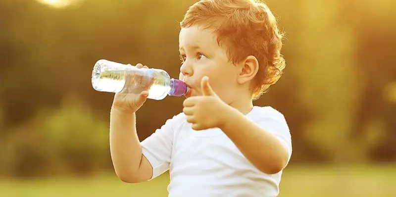 beber agua