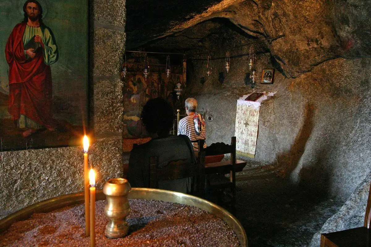 Patmos, Juan, Apocalipsis y el Gran Conflicto 2 cave of the apocalypse