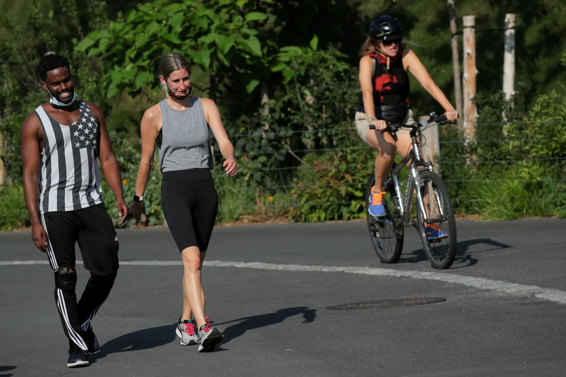 personas haciendo ejercicio deporte 2475155