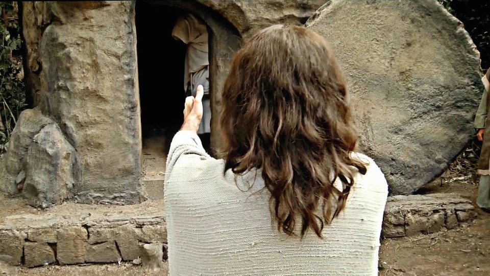 Jesús resucita a Lázaro