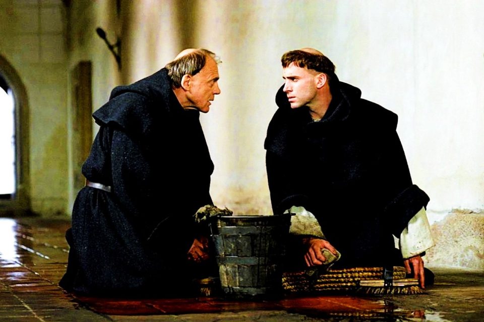 Joseph Fiennes es Martín Lutero.