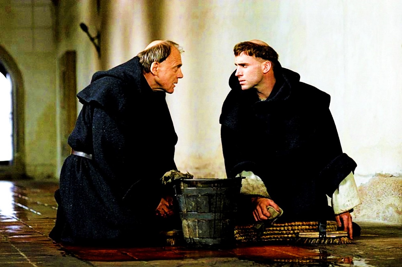 Joseph Fiennes es Martín Lutero.